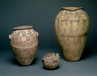 Vase dekoriert mit verschiedenen Friesen von Tieren und geometrischen Mustern, Ägyptisch, Naqada I Periode (4000-3500 v. Chr.) und Naqada II Periode (3500-3100 v. Chr.)